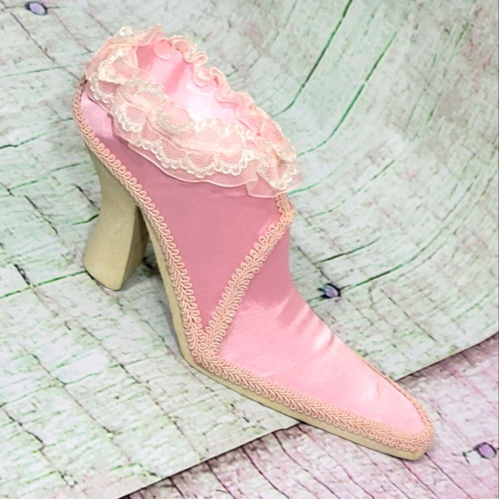 Victorian Shoe Pin Cushion‎